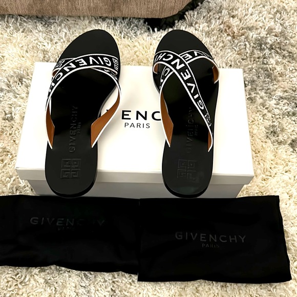 【関税&送料込み】Givenchy 4G Flip Flop Sandals Givenchy | Shoes | Womens Givenchy Sandalssize 41 In Women